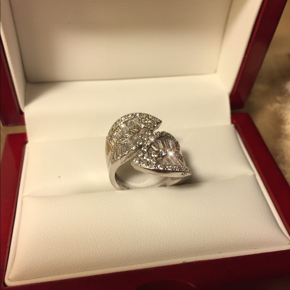 White Sapphire Gems set in 925 Sterling Silver 💎 - Picture 4 of 8